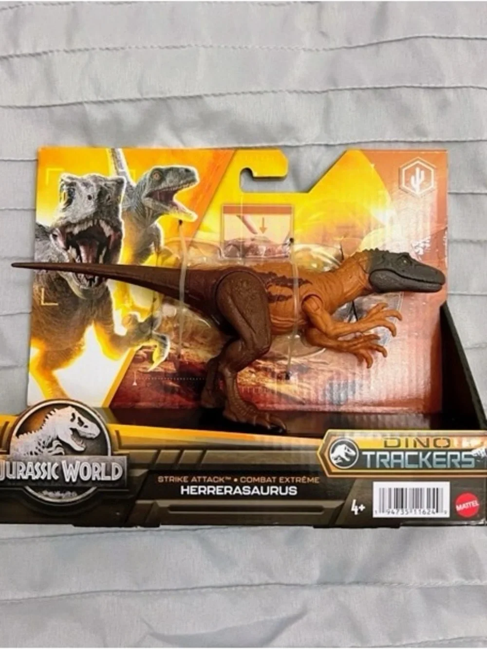 Mattel- Jurassic World Strike Attack Herrerasaurus Figure-Dino Trackers